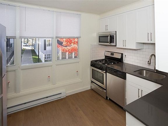 3rd image of 27 Claremont Gdns #44