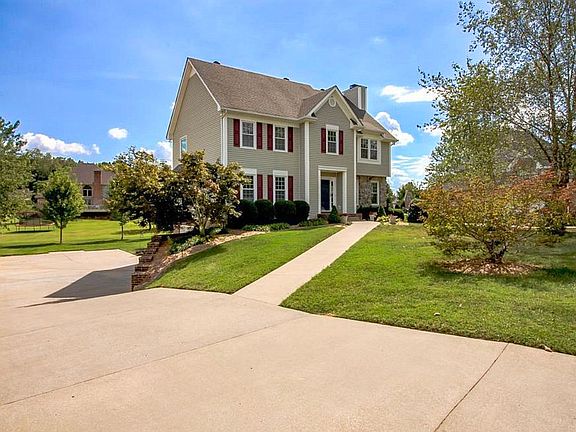2nd image of 257 Avignon Way