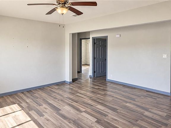 4th image of 303 S 26th St
