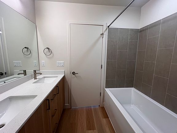 3rd image of 301 N Mission St #125