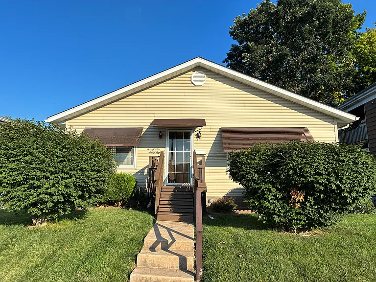 2138 Adams St — Photo 1