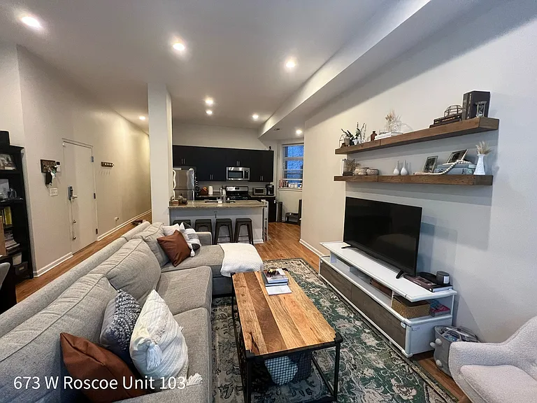 673 W. Roscoe St. — Photo 8