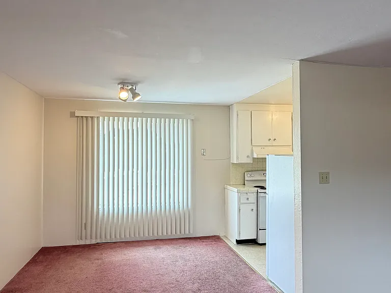 640 Serramonte Blvd #10 — Photo 4