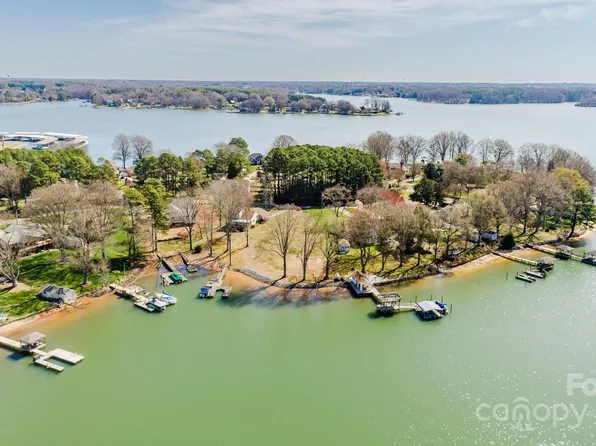 242 Shoreline Loop #3, Mooresville, NC 28117