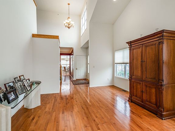 4th image of 99 Kettles Ln