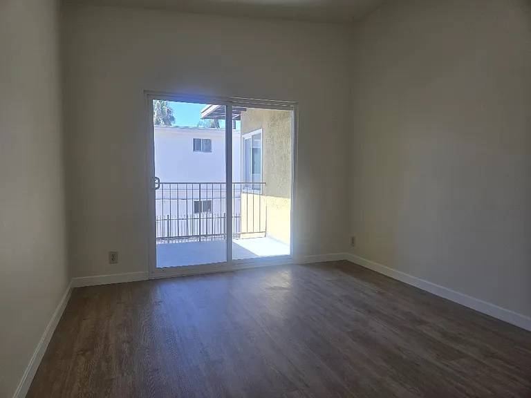 15480 Moorpark St #7 — Photo 8