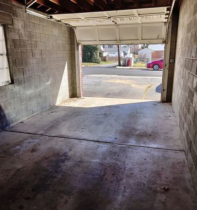 2nd image of 827 N 20th St #3