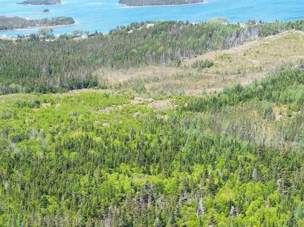 320 High Way, D'escousse, NS B0E 1K0
