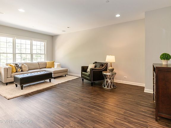 3rd image of 1914 Lynn Cir