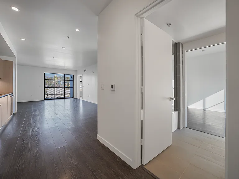 5800 Harold Way — Photo 24