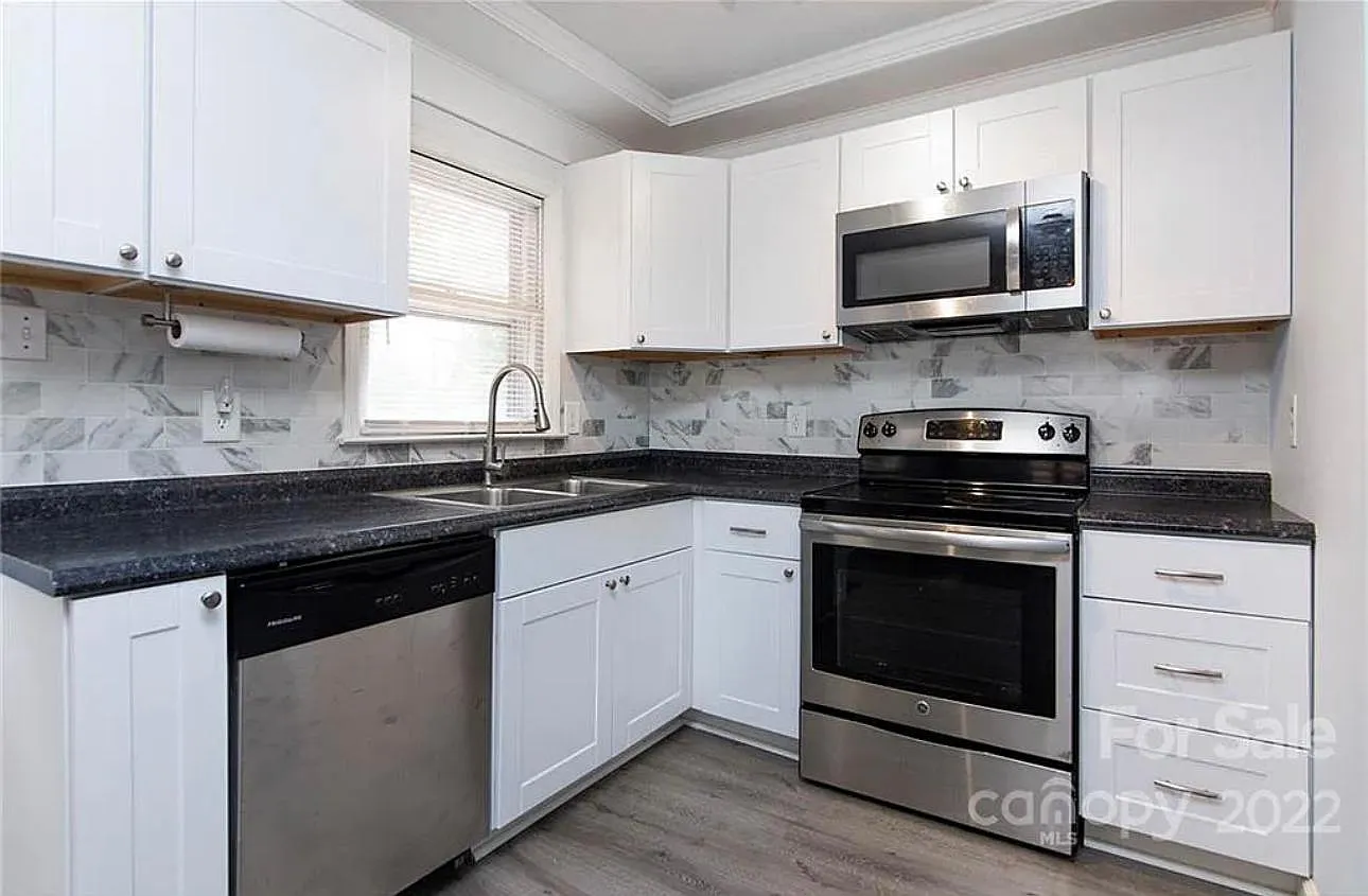 3 bed, 1020 sqft, $2,200 — Photo 1