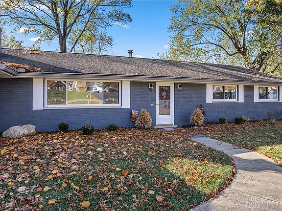 4th image of 299 Hoffmann Ave