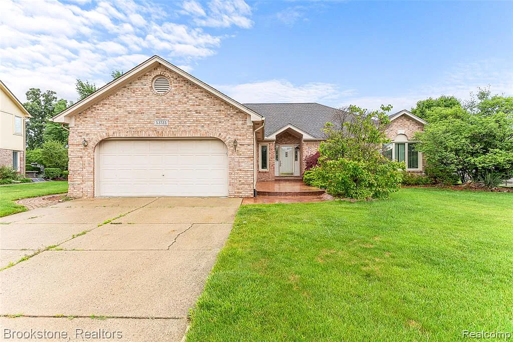 3 bed, 2.5 bath, 4052 sqft, $2,875 — Photo 1
