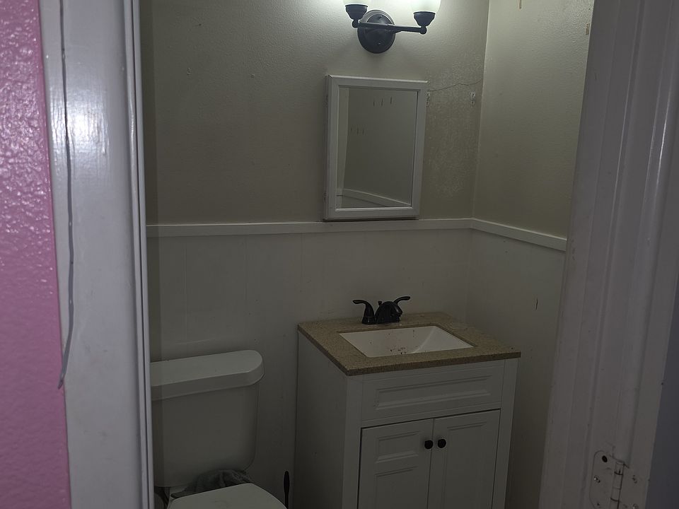 1st image of 705 Stewart St #1