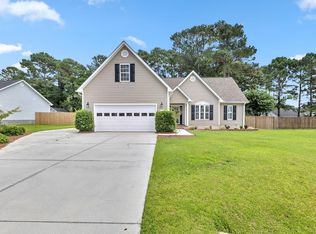 128 Lawndale Ln, Sneads Ferry, NC 28460