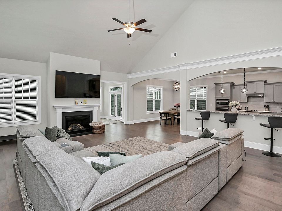 1st image of 619 Sterling Brook Dr