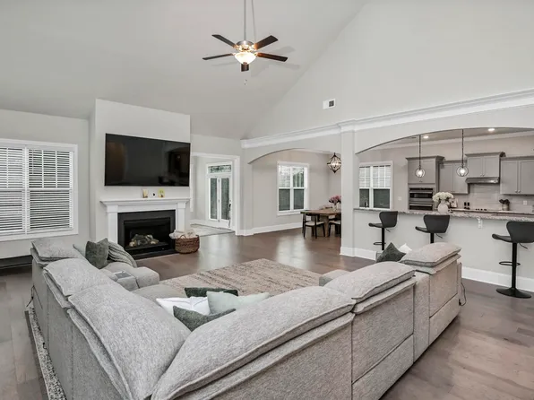 619 Sterling Brook Dr, Lexington, SC 29072