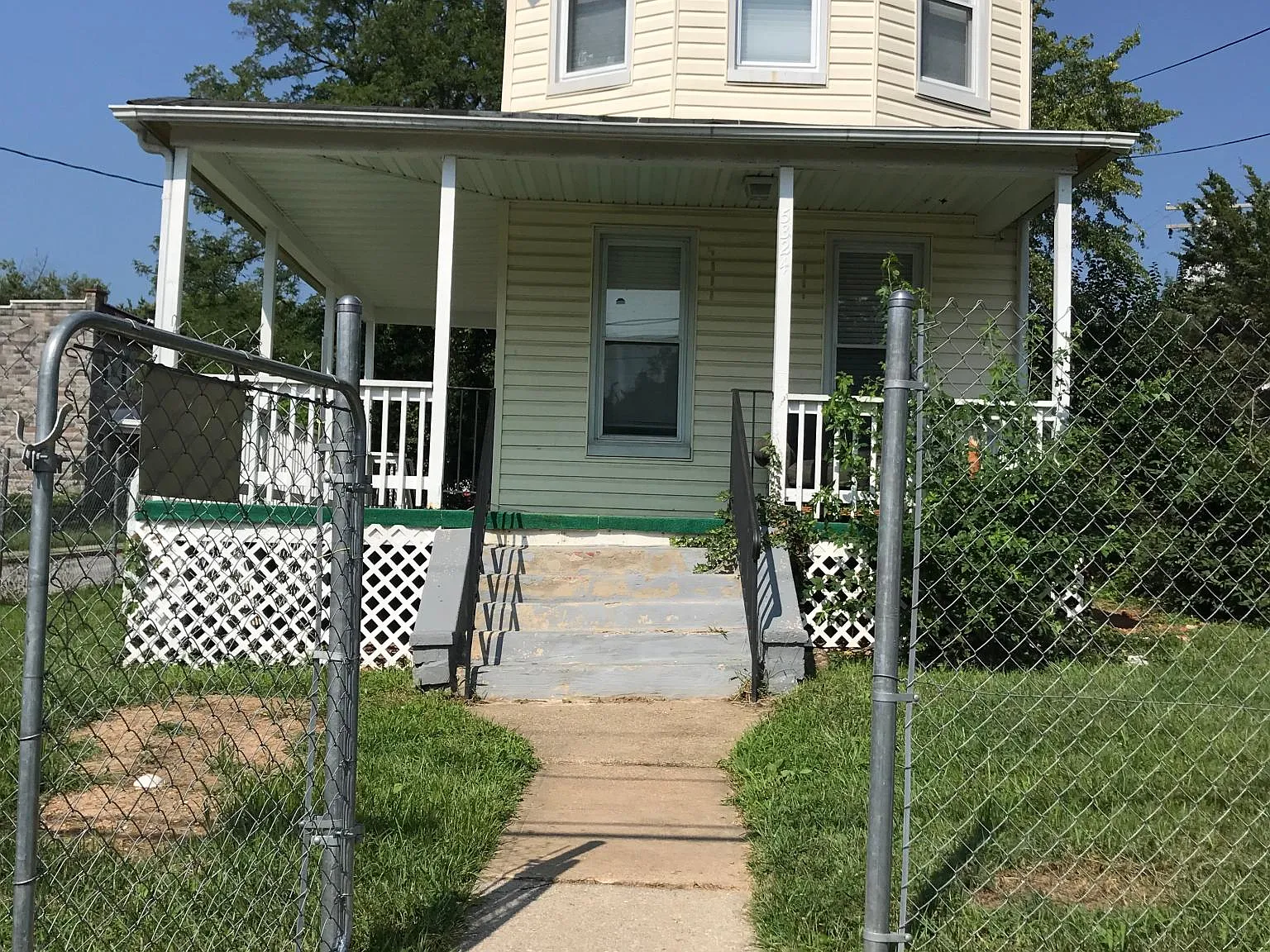 5 bed, 1351 sqft, $550 — Photo 1