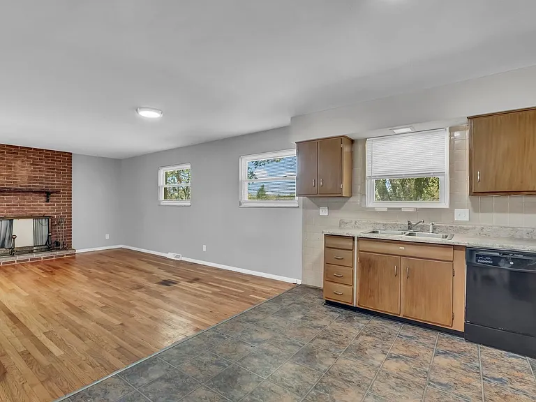 1505 Miller Dr — Photo 8