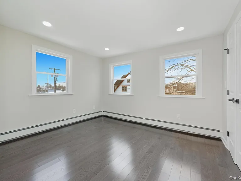 120 Maple Ave — Photo 12
