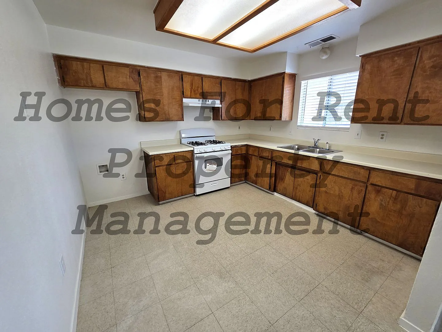 1719 W. Putnam Ave — Photo 2