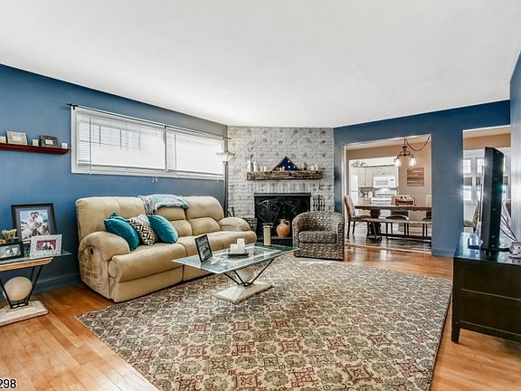 4th image of 85 Hollywood Ave