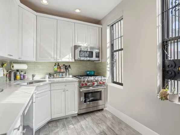 725 Riverside Drive 8D image 2 of 10
