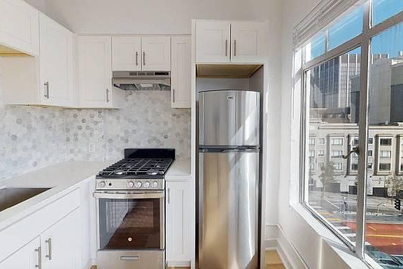 4th image of 810 Eddy St APT 503