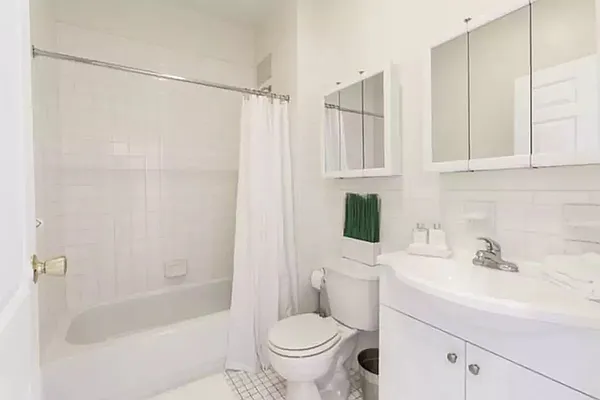 Rented by Paramount And Bond Real Estate | media 4