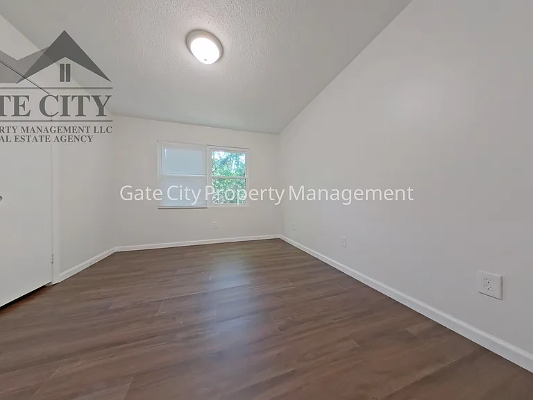 427 S Main St #5 — Photo 4
