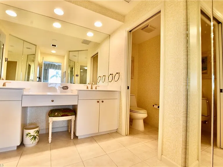 430 Cove Tower Dr #302 — Photo 16
