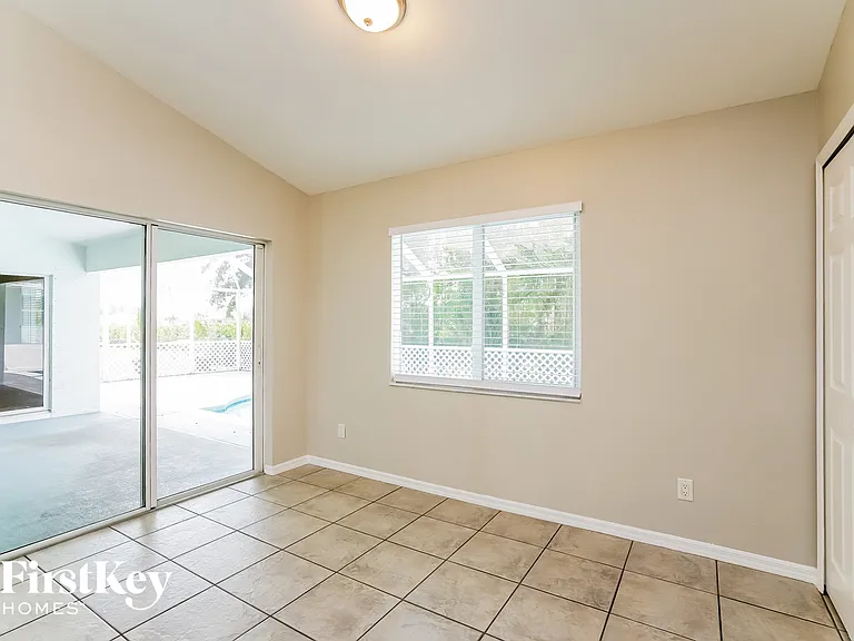 2215 NW 23rd St — Photo 4