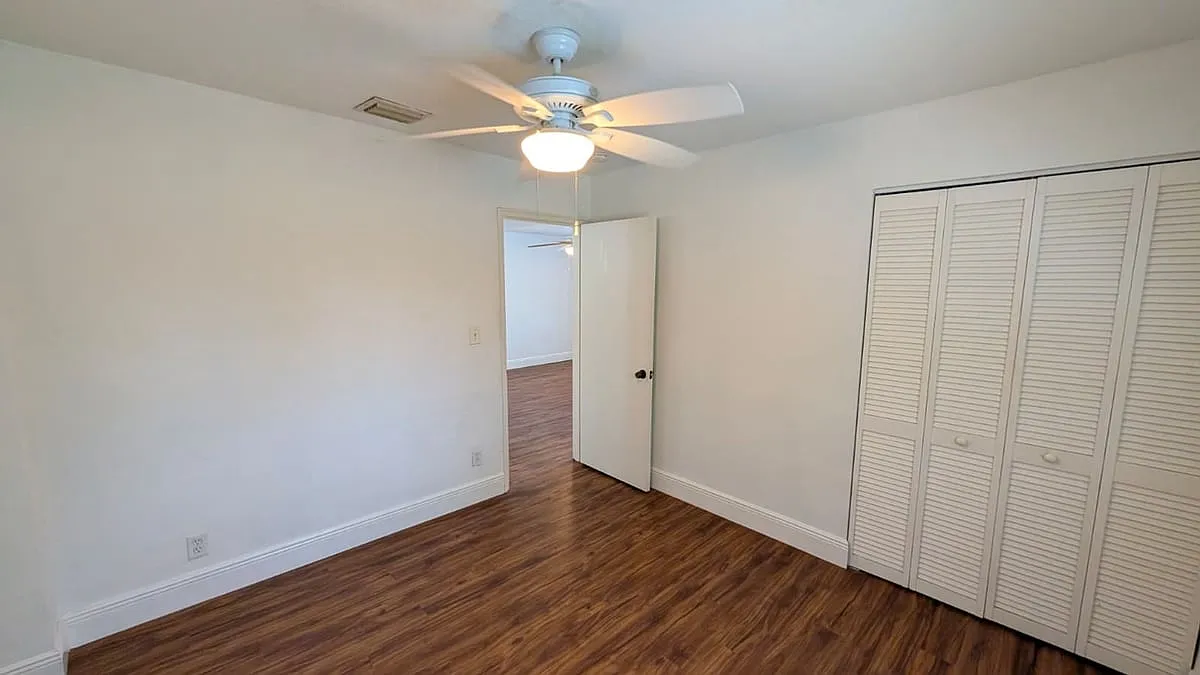 1448 NE 27th Ct — Photo 3