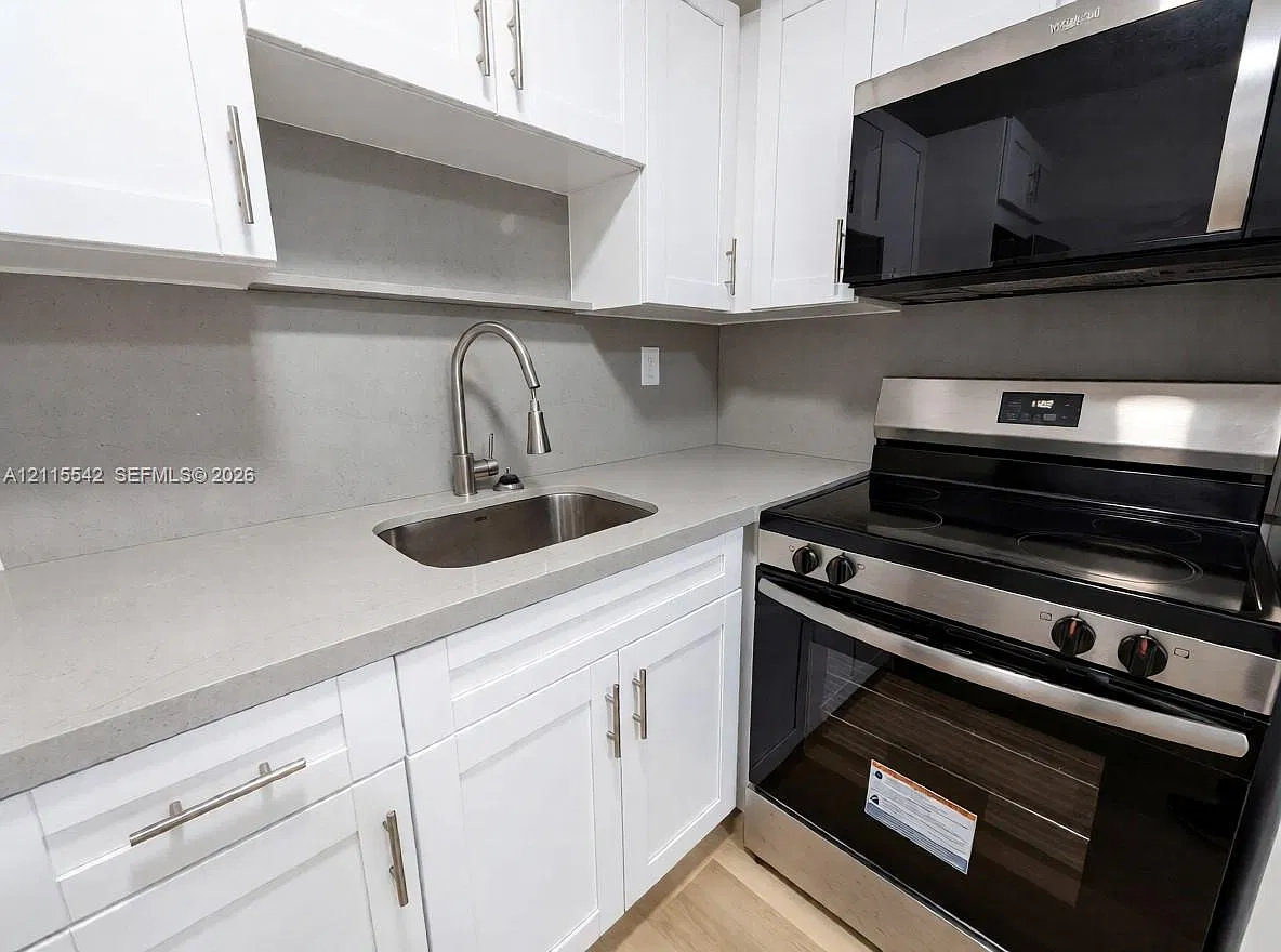 2 bed, 1.0 bath, 800 sqft, $2,200 — Photo 3