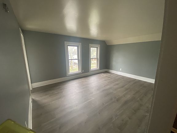 4th image of 43 Judson St