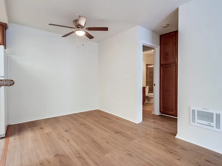 432 Edgehill Ln #33 — Photo 8
