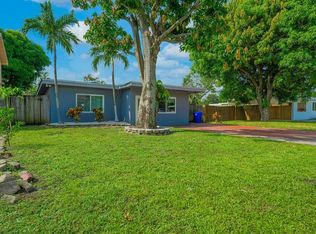 6824 SW 5th St, Hollywood, FL 33023