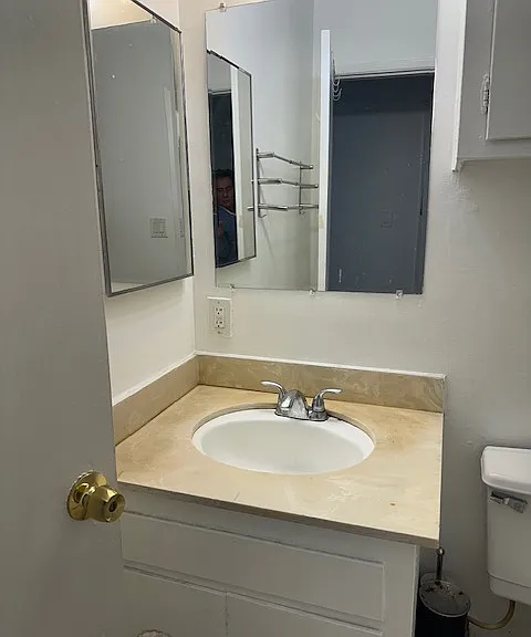 1762 Tamarind Ave #301 — Photo 8