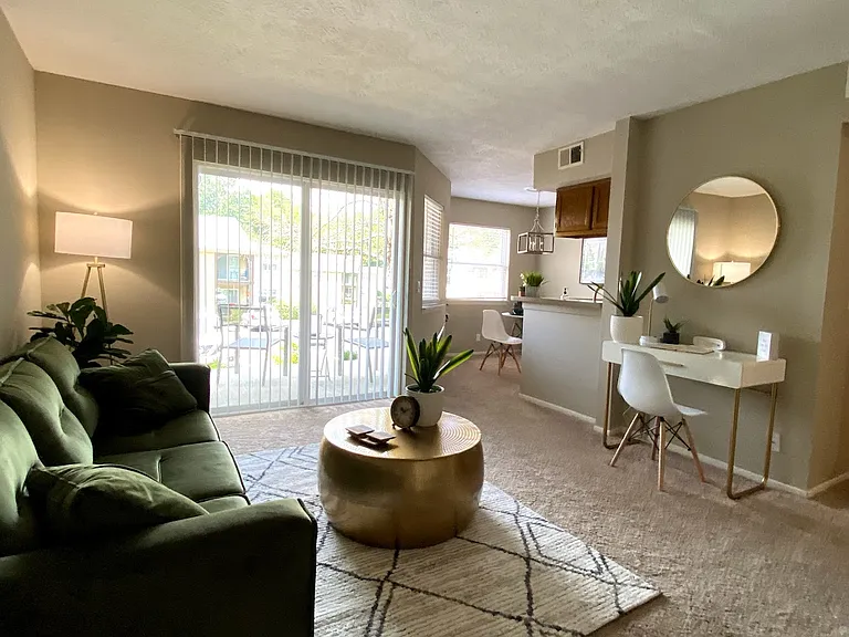 The Summit Apartments — Photo 37