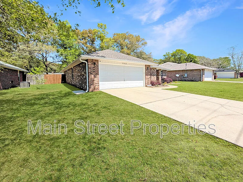3 bed, 2.0 bath, 2282 sqft, $1,995 — Photo 3