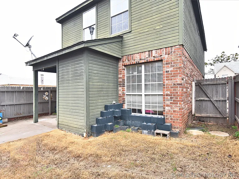 310 W K St — Photo 23