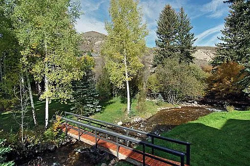 4 bed, 4286 sqft, $6,250 — Photo 3