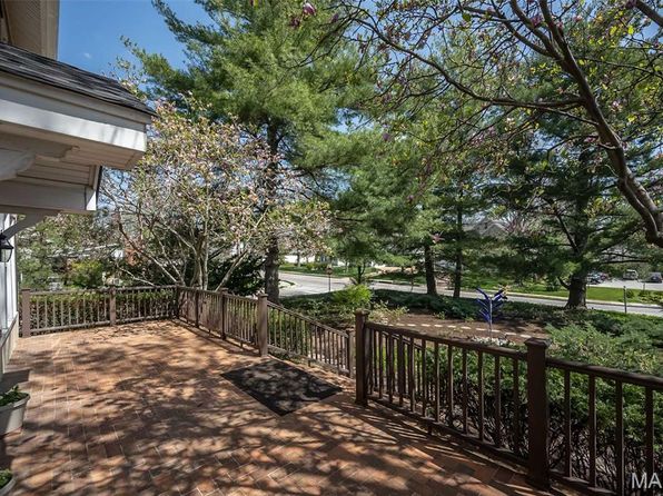631 N Geyer Rd, Saint Louis, MO 63122