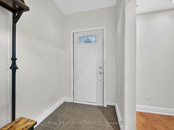 4th image of 109 Gladstone Ave