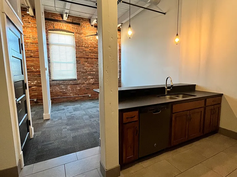 210 N Walnut St #11 — Photo 1
