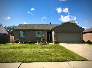 46211 Meadow Ln, Macomb, MI 48044