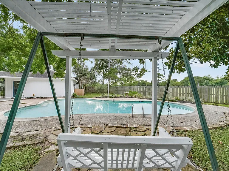 110 Hillcrest Dr — Photo 38