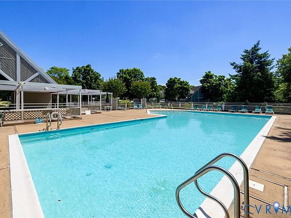 4th image of 8112 Greystone East Cir