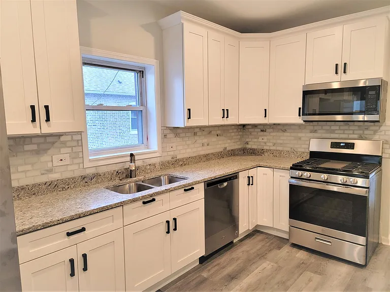 3453 S Lituanica Ave — Photo 3