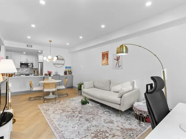 1074 Peachtree Walk NE, Atlanta, GA